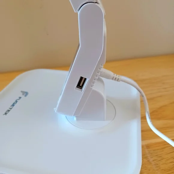 New Fugetek LED Table Desk Lamp with USB Charging Port 360°Adjustable - Picture 7 of 8